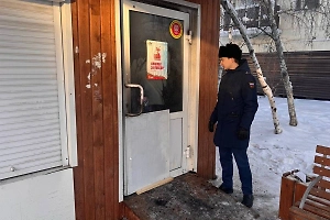 Мужчина сгорел во время пожара в тёплой остановке в Якутске