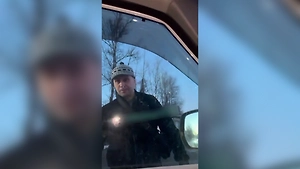 В Петербурге задержали водителя, который снял трусы перед женщиной с ребёнком