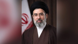 CNN: Моджтаба Хаменеи получил перелом стопы в первый день ударов по Ирану
