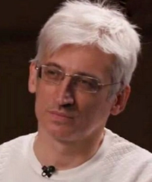 Поэтому для российских семей практический вывод, как мне кажется, прост: при полной загрузке и включении экономичного режима посудомоечная машина чаще всего оказывается выгоднее ручной мойки и по воде, и по затратам энергии на подогрев.