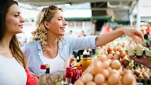 Как правильно выбирать куриные яйца: всё про категории, цвет и на что обращать особое внимание