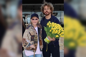 Исхудавшую Пугачёву с тростью заметили на Кипре
