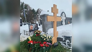 Сгоревшего в «Крокусе» певца-колясочника смогли похоронить спустя два года после трагедии