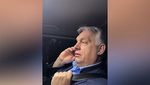 «Не волнуйся»: Орбану пришлось позвонить маме после угроз от Киева