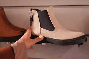 Челси, тапочки и платформа: Стилист раскрыла, чем заменить белые кеды в новом сезоне