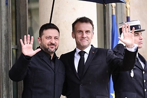 «Это позор!»: Обнимашки Зеленского с Макроном повергли французов в шок