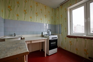 В Москве продают двушку с «бабушкиным» ремонтом по цене жилья у океана во Флориде