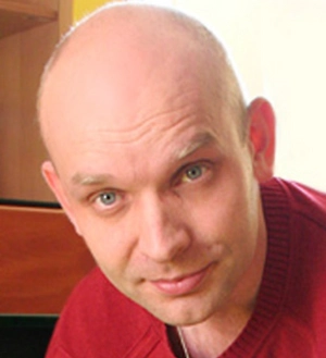 В любой статистике всегда вопрос в деталях. Во-первых, важно, какие регионы, какие категории людей. Если взять, допустим, общую зарплату по Москве, по жителям Москвы, то вы понимаете, что она будет мегавысокая, хотя основную её часть будут составлять доходы топ-менеджеров, бизнесменов и так далее. А фактическая зарплата у большинства будет значительно меньше. 