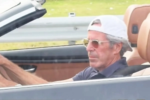 «Он жив!»: Во Флориде сняли двойника Эпштейна — тот объяснился в ответном видео