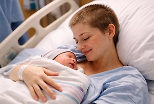 Диагноз — не приговор материнству: у россиянок выросли шансы родить после онкологии 