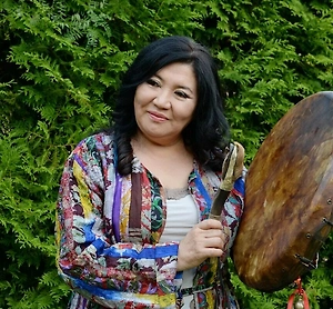 С первыми тёплыми днями природа словно вспоминает о себе — почки раскрываются, вода движется быстрее, птицы возвращаются. Этот ритм отражается и в человеке: легче чувствовать, легче откликаться.