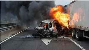 Подозреваемый в покушении на девушку в ЖК «Лайнер» погиб в горящей машине