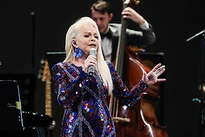 Лариса Долина выступает со скидками и со слезами после скандала с квартирой