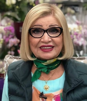 В первые майские дни мы, наверное, ещё не зайдём в огород, потому что, по прогнозу, снег будет стоять. Даже в прошлом году, когда снега было мало (и вообще его почти не было), и то только некоторые огородники зашли 10 мая. А в этом сезоне мне звонят огородники и говорят: «Октябрина, снега — горы ещё стоят». Это в Москве снег тает, потому что его увозят, а на дачных участках он ещё лежит.