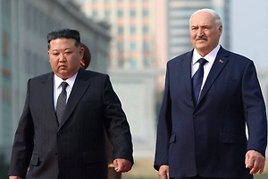 Лукашенко по просьбе Путина возложил цветы к монументу в Пхеньяне