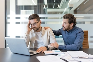 Сотрудника могут наказать за хранение паролей на рабочем компьютере