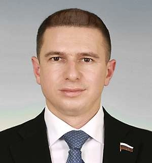 Начиная с пятницы за последнюю неделю рекордное количество дронов было выпущено в сторону Санкт-Петербурга. Большая часть из них была сбита на подлёте, на территории Ленинградской области. Враг, конечно же, бьёт по стратегическим объектам. В том числе сегодня дрон был направлен в Кронштадт, где находится Ленинградская военно-морская база.