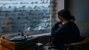 Тест: 63% слушателей не смогут угадать 8 русских песен про одиночество по короткому фрагменту!