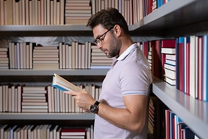 ИИ запретил писателей Драгунского и Коноплёва, уличив их в пропаганде наркотиков