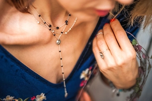 Старое украшение — новый вайб: Как перестать стесняться винтажа и сделать его главным акцентом