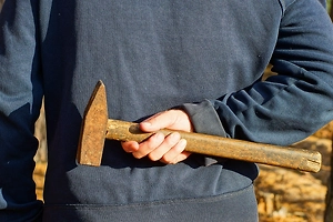 Подросток убил мать молотком по совету ИИ-бота и получил пожизненное