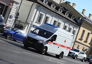 Двух пострадавших при ударе ВСУ по «Велес-агро» под Курском направят в Москву