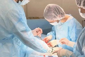 Во Владивостоке врачи спасли женщину с гигантской миомой и сильным кровотечением