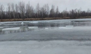 Под Красноярском мальчик кидал камни в речку и погиб, провалившись под лёд