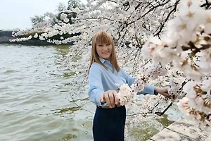 В перерыве между встречами, всего за час, нам удалось прогуляться к Национальному мемориалу Второй мировой войны и Вашингтонскому монументу — гранитному обелиску в честь Джорджа Вашингтона. 