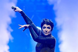 62-летнюю Лолиту высмеяли за танцы на сцене, назвав «жалким зрелищем»