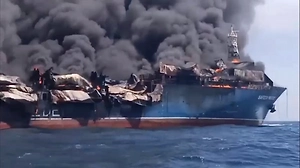 В соцсетях появилось видео с горящим американским танкером Safesea Vishnu
