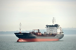 Цены на топливо для судов выросли на 190%, потери отрасли достигли $5,3 млрд