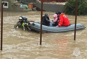 Мост смыло в Сулейман-Стальском районе Дагестана из-за аномальных дождей