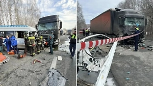 Один человек погиб при лобовом столкновении микроавтобуса и фуры под Челябинском