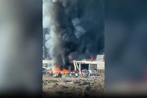 На юге Москвы полыхает строящийся ЖК премиум-класса
