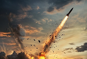 МВД Бахрейна сообщило о гибели рабочего от осколков ракеты, двое ранены