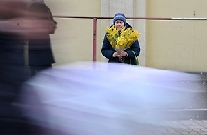 Этикетолог разрешила женщинам дарить подарки друг другу на 8 Марта