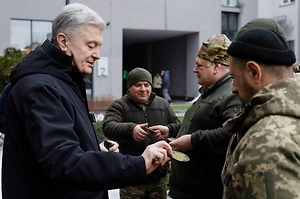 Артиллеристов ВСУ перевели в штурмовики после встречи с Порошенко*