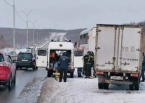 Один человек пострадал в массовом ДТП с 25 машинами под Уссурийском