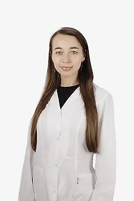 Сейчас даже можно услышать термин «варёные волосы». Так называют явление, при котором частое мытьё слишком горячей водой вызывает необратимые изменения структуры волос.