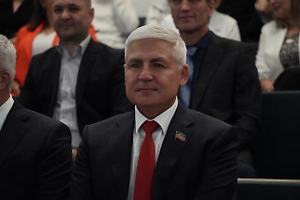 Депутат, предложивший ограничения для СМИ, оказался втянут в давний конфликт с журналистами