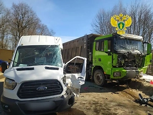Восемь человек пострадали в ДТП с микроавтобусом и самосвалом под Калугой