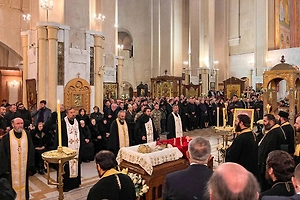 Делегация РПЦ участвует в отпевании патриарха Грузии Илии II в Тбилиси