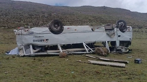 В Перу автобус с туристами сорвался с горы, девять человек погибли