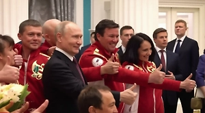 Трогательная встреча: Чемпион Паралимпиады напомнил Путину о знакомстве 12-летней давности