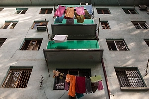 Россиянам грозит штраф до 15 тысяч рублей за сушку белья на фасаде дома