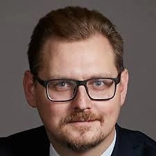 На российский рынок из Ирана поступает болгарский перец, фисташки, сладкий перец, кабачки, персики, черешня, сельдерей, салат и баклажаны. Иран играет важную роль как крупный поставщик продуктов питания для нашей страны. Овощи и фрукты из Ирана созревают раньше, чем в Турции, что даёт Ирану преимущество, однако с 3 марта Тегеран ввёл полный запрет на экспорт продовольствия, чтобы обеспечить собственную безопасность на фоне продолжающегося конфликта на Ближнем Востоке. Это решение может ударить по ценам на российском рынке.