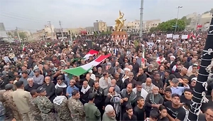 Море скорби: Тысячи иранцев в слезах хоронят убитых ракетами США школьниц