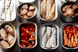 Россиянам разрешили есть из немытой консервной банки