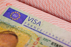 Франция ужесточает правила подачи документов на шенгенские визы для россиян